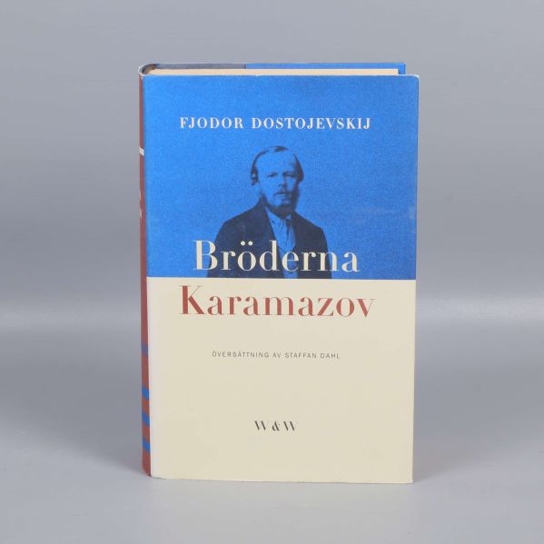 Framsidan av Bröderna Karamazov i blått och beige med författarbild