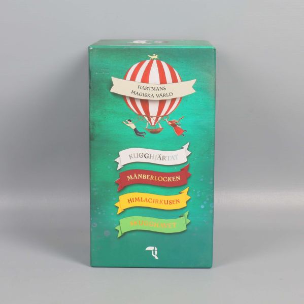 Sida på boxen visar boktitlar och illustration av luftballong