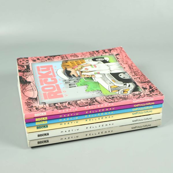 Sex Rocky-böcker staplade med ryggen synlig, olika färger