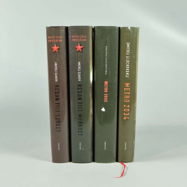 Böckernas ryggar i Metro 2033-serien uppradade med titlar synliga