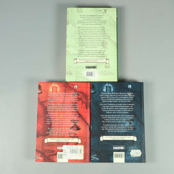 Baksidorna av Trolldomens tre skrifter med sammanfattning