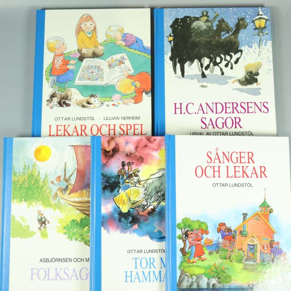 Fem sagoböcker med titlar och illustrationer på framsidan