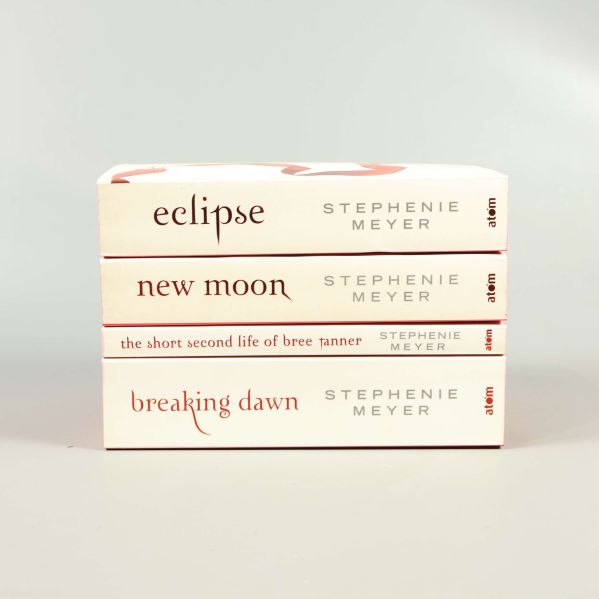 Fyra bokryggar: eclipse, new moon, the short second life of bree tanner, breaking dawn