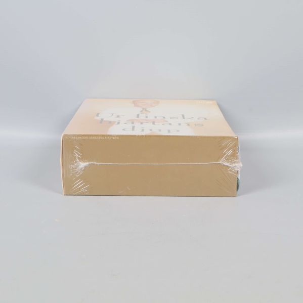 Samlingsbox Ur finska hjärtans djup uppifrån, stängd med plast