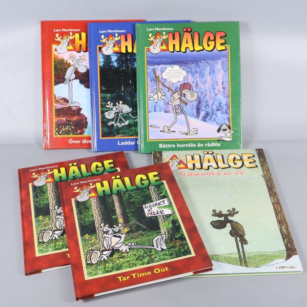 Fem Hälge-seriealbum och en presentbok upplagda, tydliga färggranna omslag