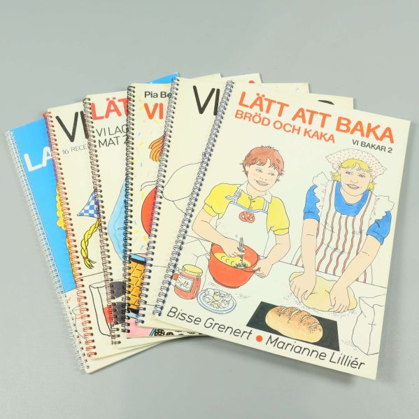Samma sex receptböcker i spiralbindning, lätt vinklad solfjäder
