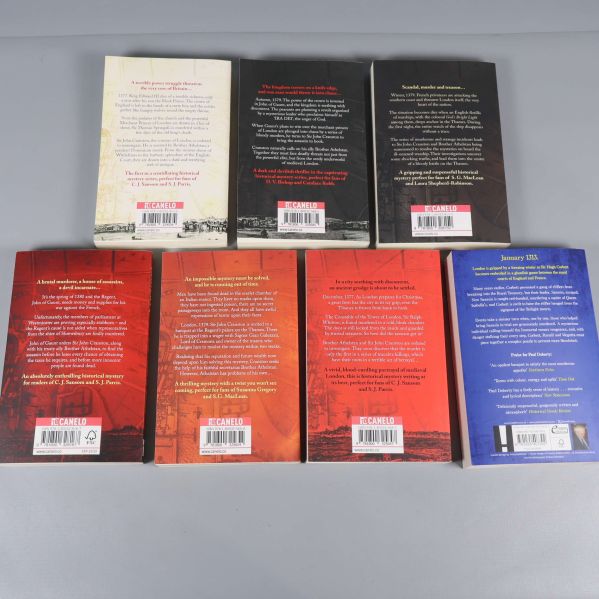 Baksidor av samtliga sju böcker, med baksidestext och förlagsinformation