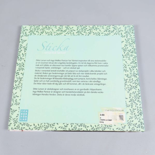 Baksida på boken Sticka i romantisk lantstil med beskrivande text