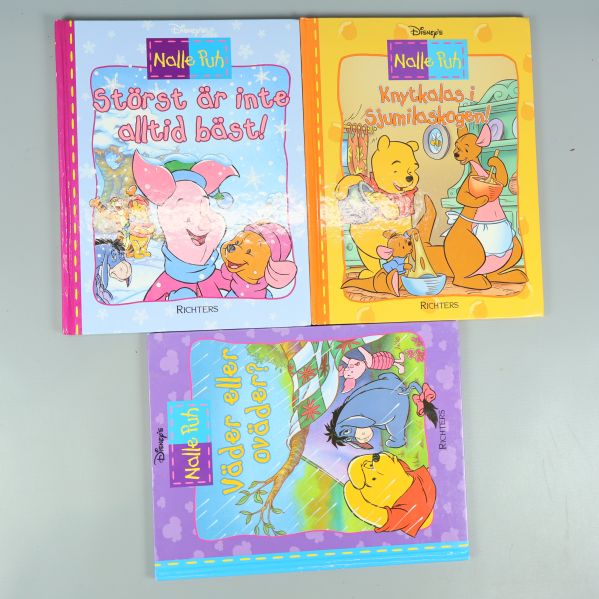 Tre Nalle Puh-böcker framifrån med färgglada omslag och illustrationer