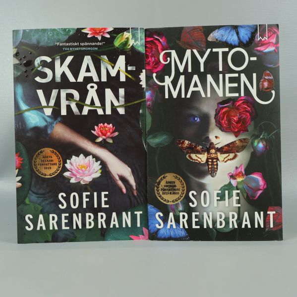 Framsidor av Skamvrån och Mytomanen av Sofie Sarenbrant med färgstarka illustrationer och tydliga titlar