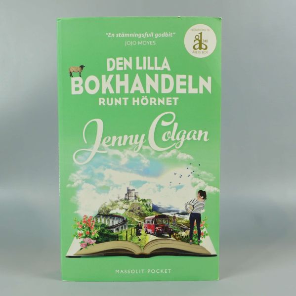 Framsida av Den lilla bokhandeln runt hörnet av Jenny Colgan med grönt omslag