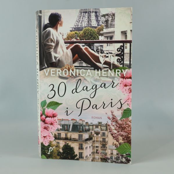Bokomslag till 30 dagar i Paris med motiv av kvinna och Eiffeltornet