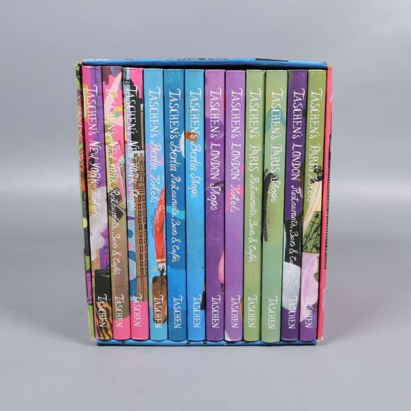 Ryggen på flera Taschen-böcker om New York, Berlin, London och Paris