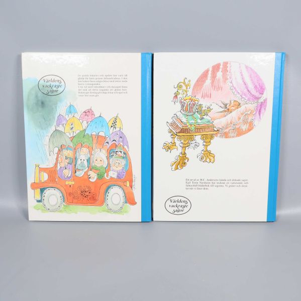 Baksidor av två barnböcker med illustrationer och text
