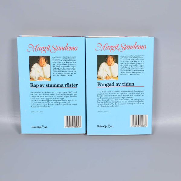 Baksidor av två böcker ur Sagan om Isfolket med författarporträtt och text