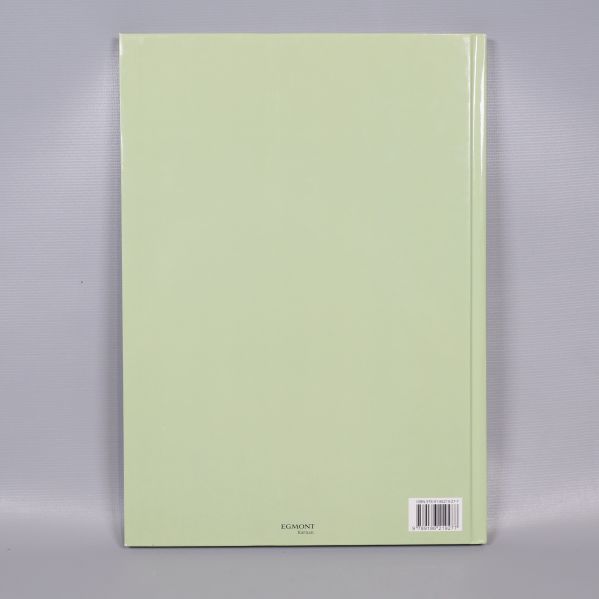 Baksidan av Hälge Presentbok nr 14 med ISBN och ljusgrön bakgrund