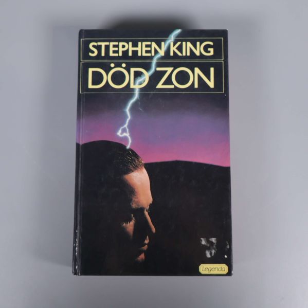 Framsidan av boken Död zon av Stephen King med blixt och siluett