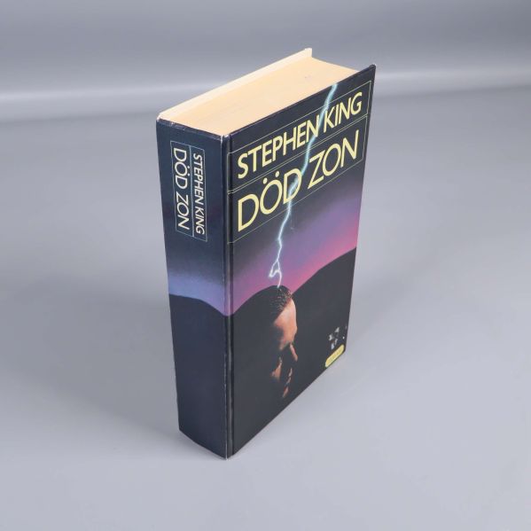 Död zon av Stephen King i sned vinkel, visar ryggen