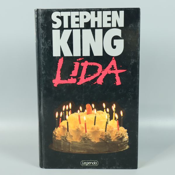 Framsida av Lida av Stephen King med tårta och brinnande ljus