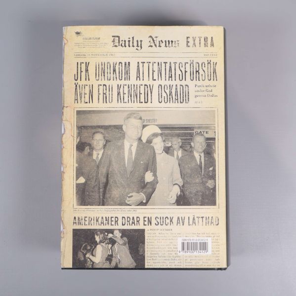 Baksidan av romanen 22/11 1963 av Stephen King i tidningsstil