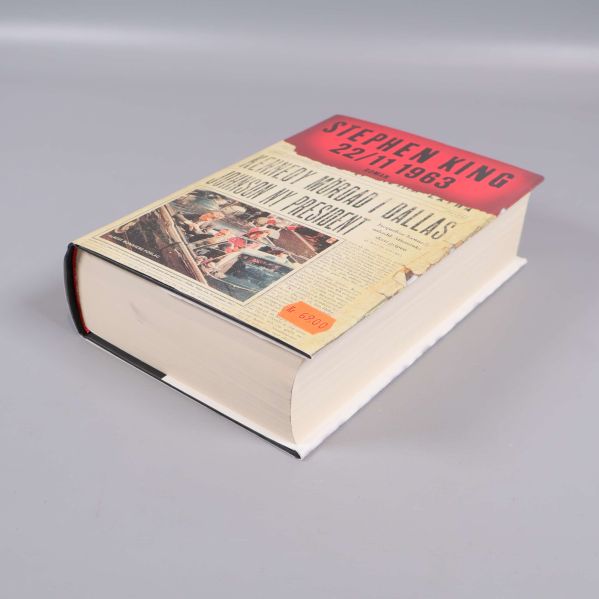 Romanen 22/11 1963 av Stephen King liggande med synliga sidor
