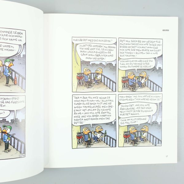 Uppslag ur Rocky Volym 22 med färgglada serierutor och text