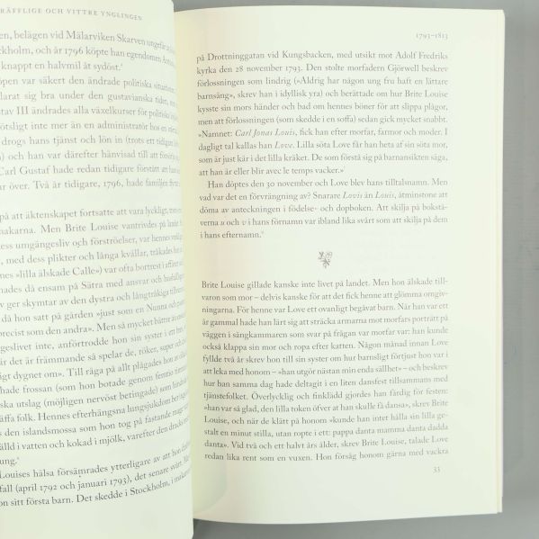 Uppslag ur en av böckerna med svensk text om Carl Jonas Love Almqvist