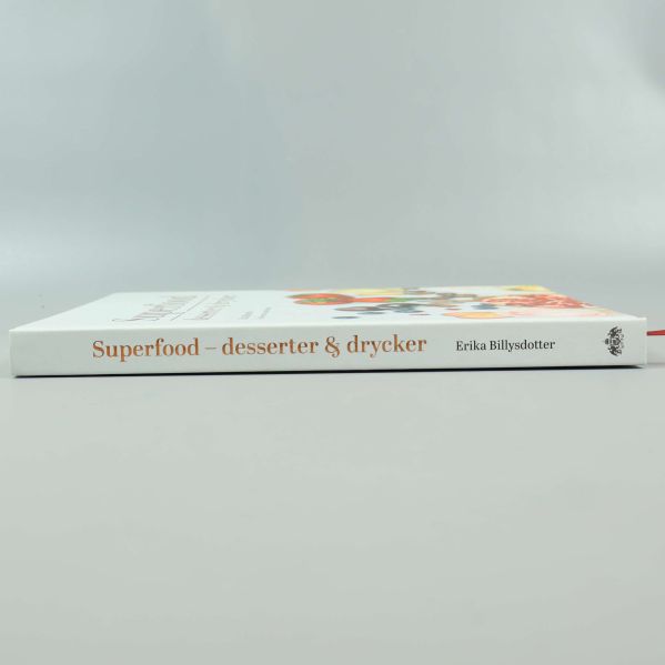 Bokrygg med titeln Superfood – desserter & drycker av Erika Billysdotter