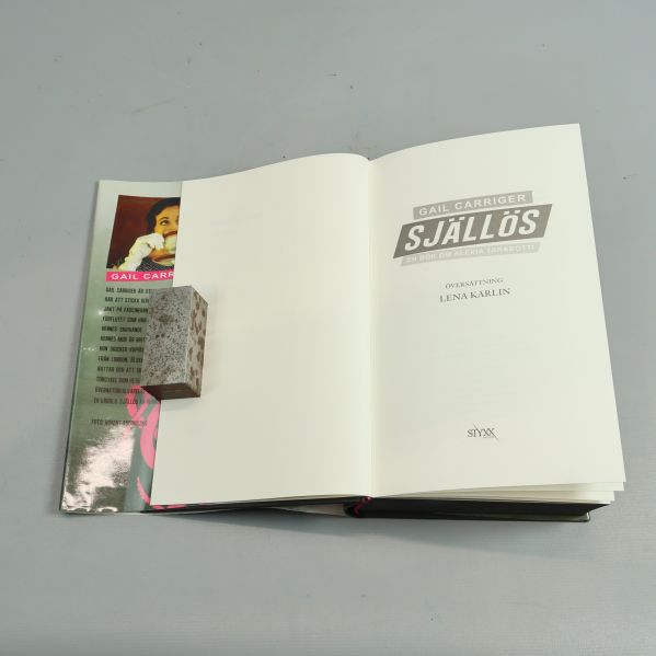 Titelblad från boken Själlös av Gail Carriger