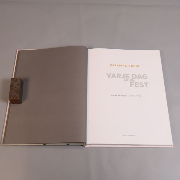 Första uppslaget i boken Varje dag är en fest med titelsida