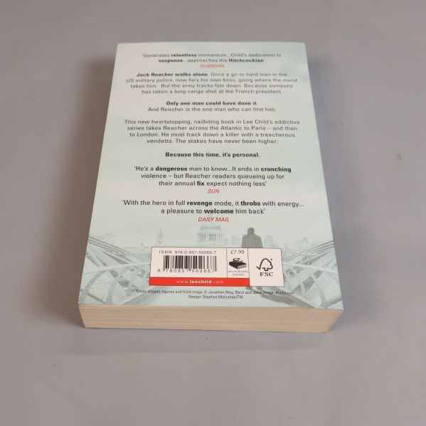Baksidan av boken Personal med sammanfattning och synlig ISBN-kod