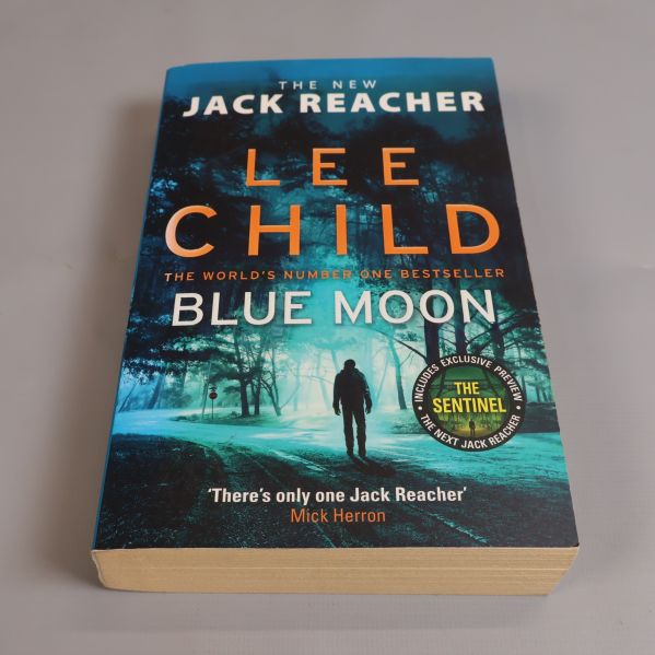 Framsidan på boken Blue Moon av Lee Child i Jack Reacher-serien