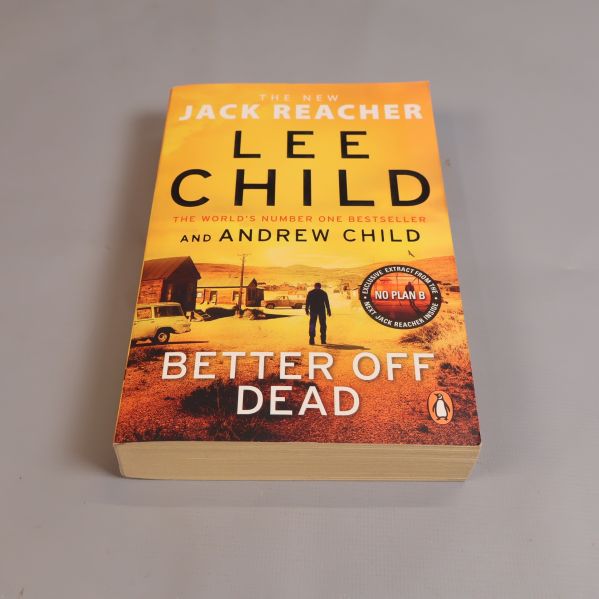 Framsidan av Better off dead av Lee Child och Andrew Child, starkt gul-orange omslag