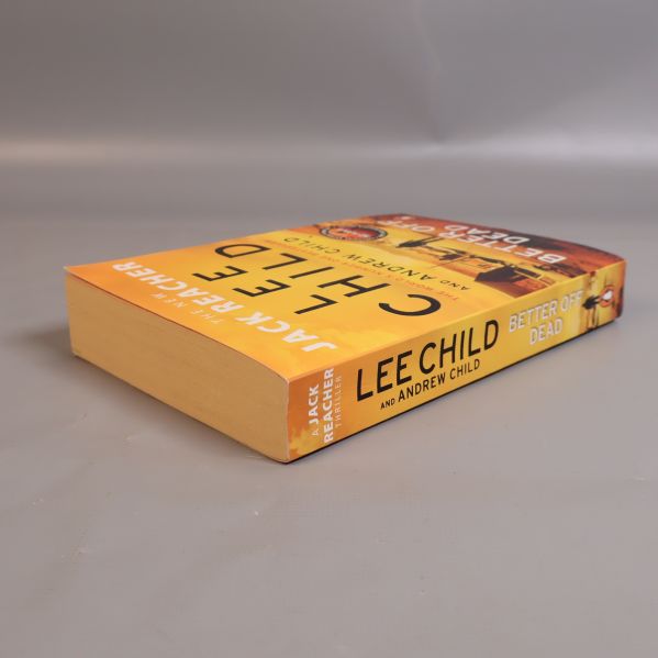 Jack Reacher-bok liggande från sidan, visar tjockleken