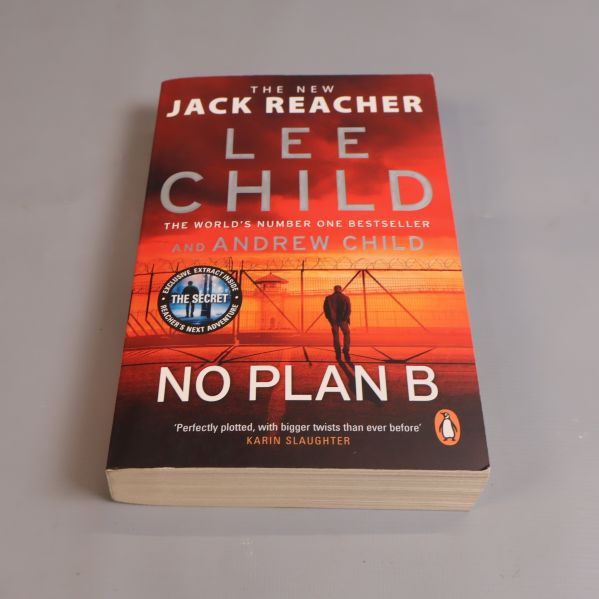 Framsida av pocketboken No Plan B av Lee Child och Andrew Child