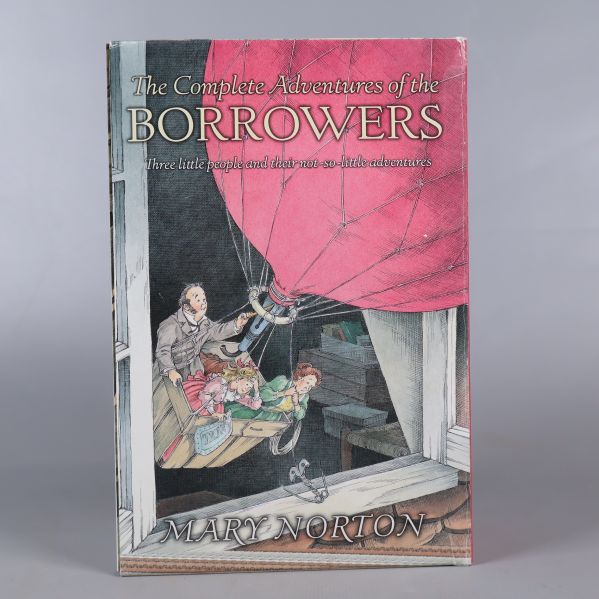 Omslag till en av böckerna i The Complete Adventures of the Borrowers med luftballong
