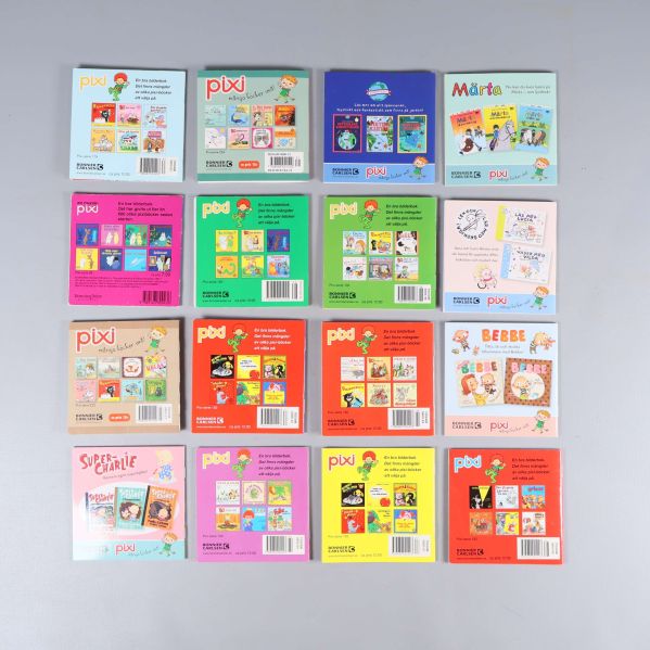 Baksidor på femton Pixiböcker, visar illustrationer och ISBN-koder i färgglada omslag