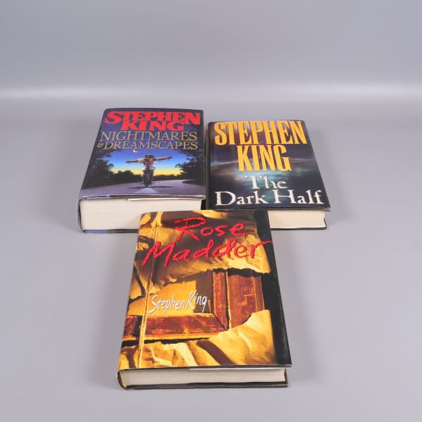Tre inbundna böcker av Stephen King: Nightmares & Dreamscapes, The Dark Half och Rose Madder