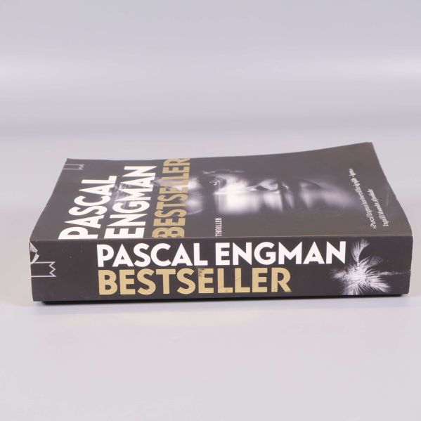 Boken Bestseller liggande med synlig framsida och rygg
