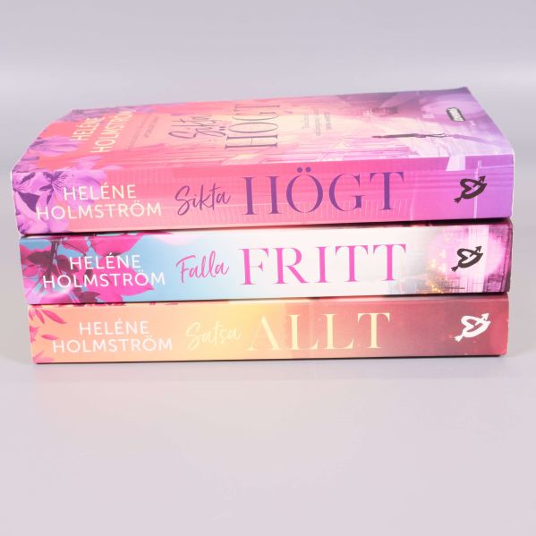 Ryggarna på tre böcker av Heléne Holmström i lila och rosa toner