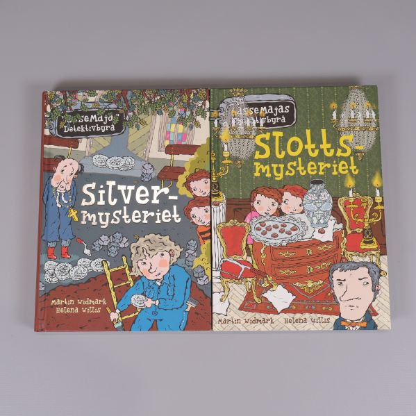 Två illustrerade barnböcker ur LasseMajas Detektivbyrå-serien, Silvermysteriet och Slottsmysteriet