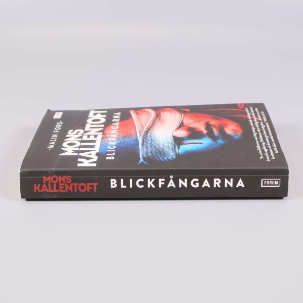 Ryggen av Blickfångarna pocketbok, tydlig titel och författarnamn