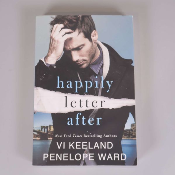 Framsidan på pocketboken Happily letter after av Vi Keeland och Penelope Ward