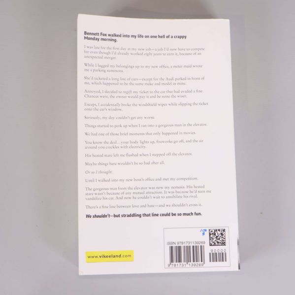 Baksidan av pocketboken We shouldn't med text och streckkod