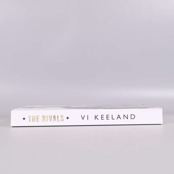 Bokrygg med texten The Rivals och Vi Keeland