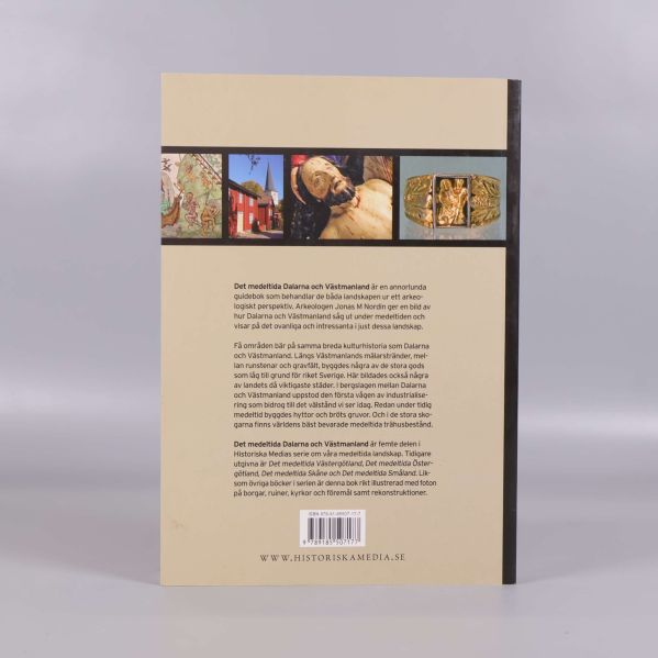 Baksida av boken Det medeltida Dalarna & Västmanland med beskrivande text