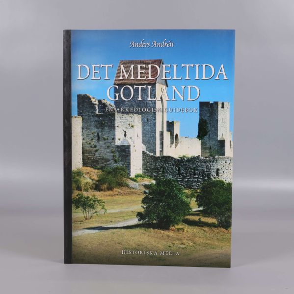 Framsida av boken Det medeltida Gotland med Visby ringmur