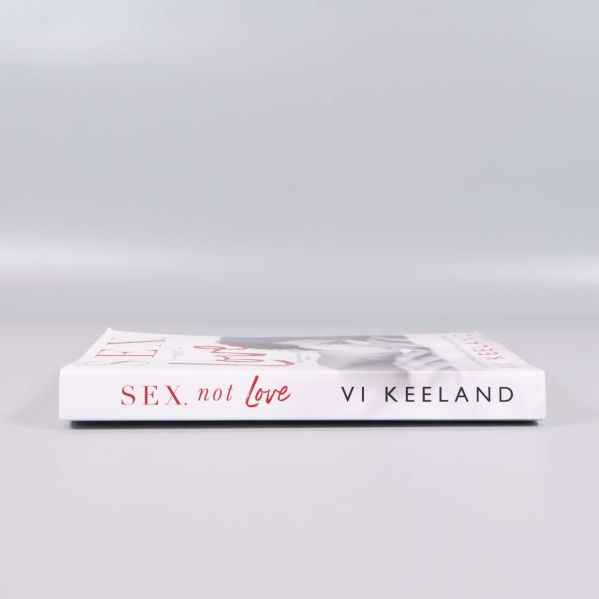 Rygg av Sex, not love visar titel och författarnamn på vit bakgrund
