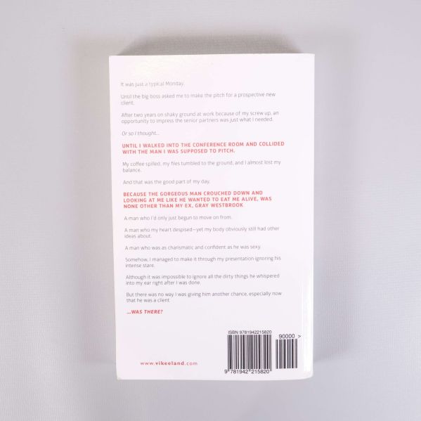 Baksida av The Naked Truth av Vi Keeland med beskrivning och streckkod
