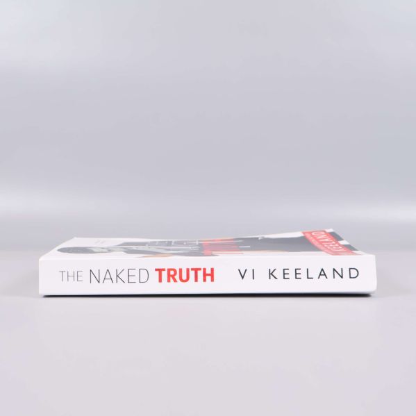 Ryggen på The Naked Truth av Vi Keeland med titel och författarnamn